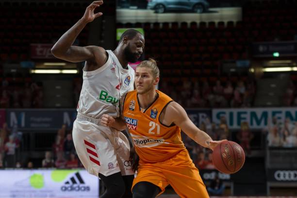 尼亚天才正 尼亚天才正