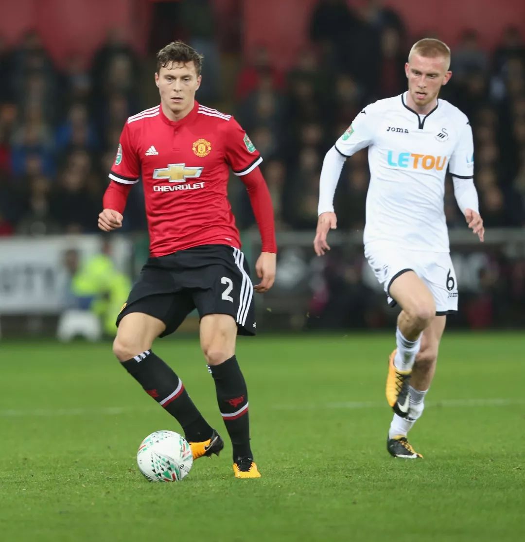 二人展现出 二人展现出