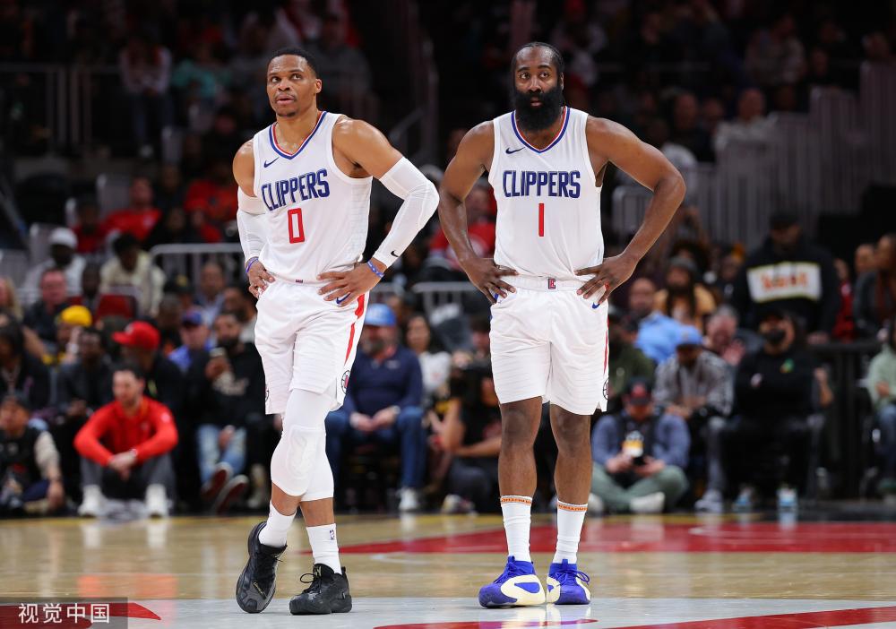 但他始终坚 但他始终坚